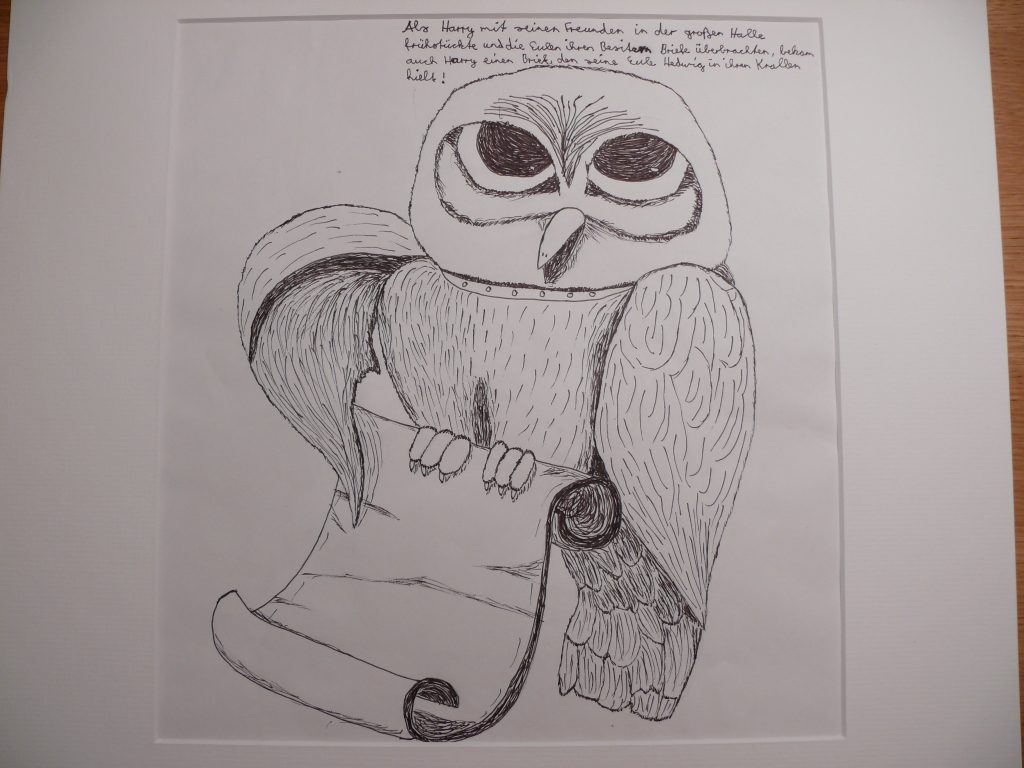 Schneeeule: Fineliner-Zeichnung einer Schneeeule, die einen Brief in den Krallen hält; angelehnt an Hedwig aus Harry Potter